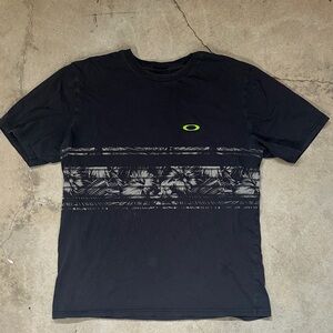 Oakley Black/Hawaiian T-shirt